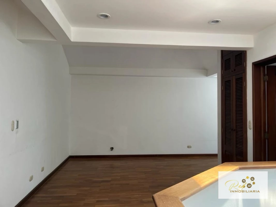 Casa en Venta – Condominio Broken Sound Zona 10 - 11