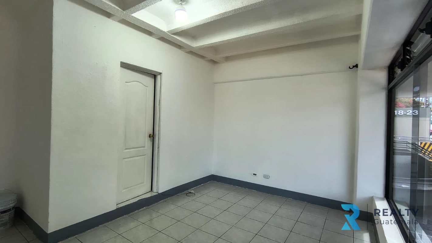RENTO/VENDO Local Comercial/Clínica Zona 10, Plaza Buro, 20 calle - 4