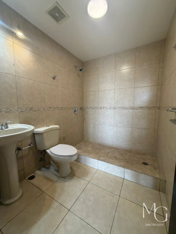 Apartamento en alquiler zona 11 en edificio MIRAGE - 1