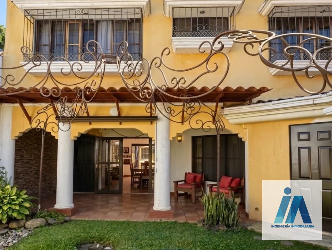 CASA  EN VENTA ESTILO COLONIAL, 📍sobre 20 calle Zona 10 ( fuera de garita) - 13