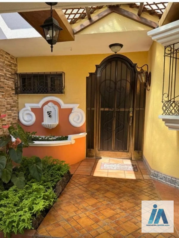 CASA EN VENTA ESTILO COLONIAL, 📍sobre 20 calle Zona 10 ( fuera de garita) - 12