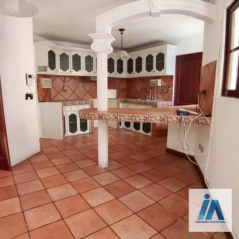 CASA EN VENTA ESTILO COLONIAL, 📍sobre 20 calle Zona 10 ( fuera de garita) - 8