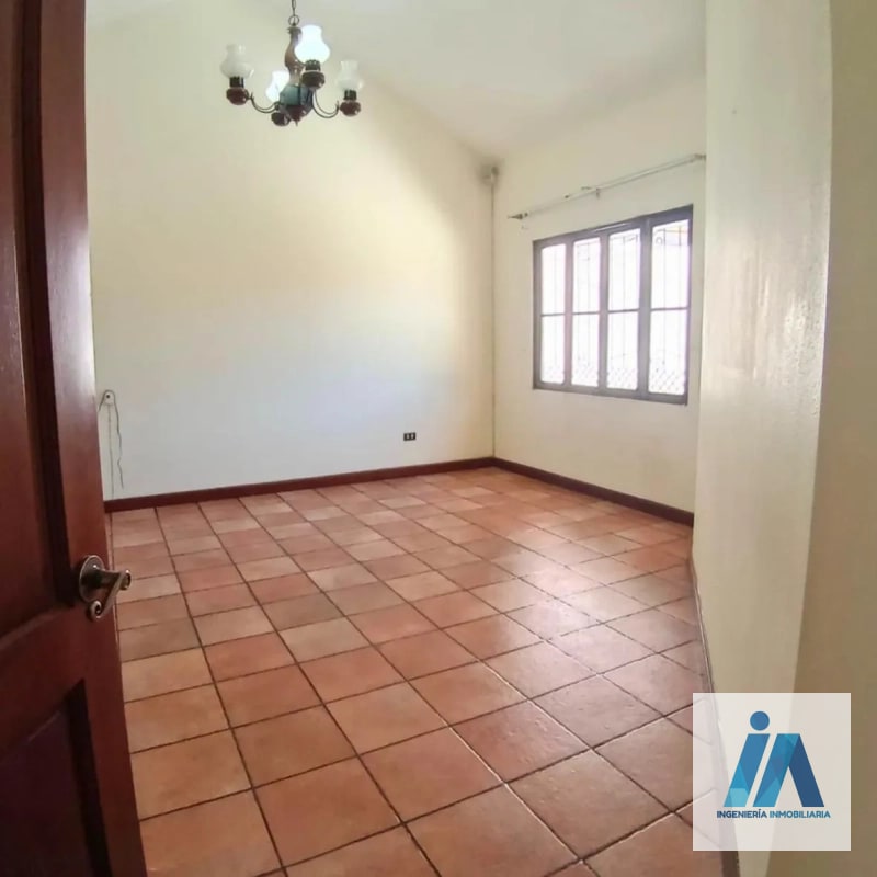 CASA EN VENTA ESTILO COLONIAL, 📍sobre 20 calle Zona 10 ( fuera de garita) - 3