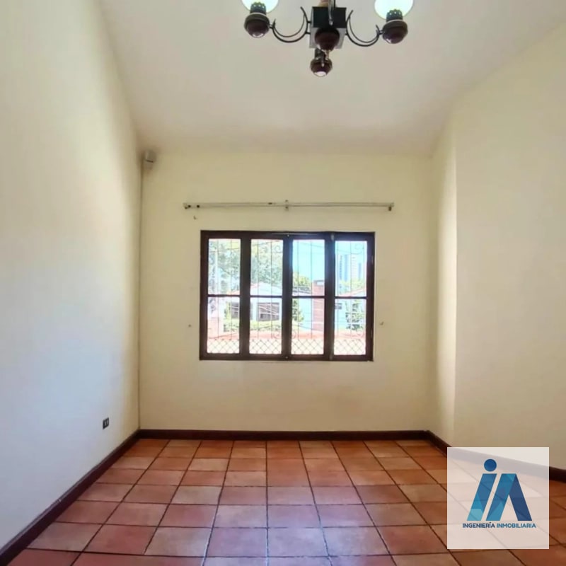 CASA EN VENTA ESTILO COLONIAL, 📍sobre 20 calle Zona 10 ( fuera de garita) - 2
