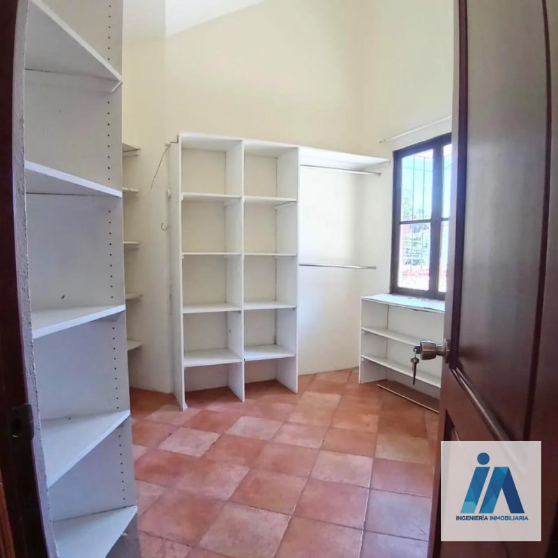 CASA EN VENTA ESTILO COLONIAL, 📍sobre 20 calle Zona 10 ( fuera de garita) - 1