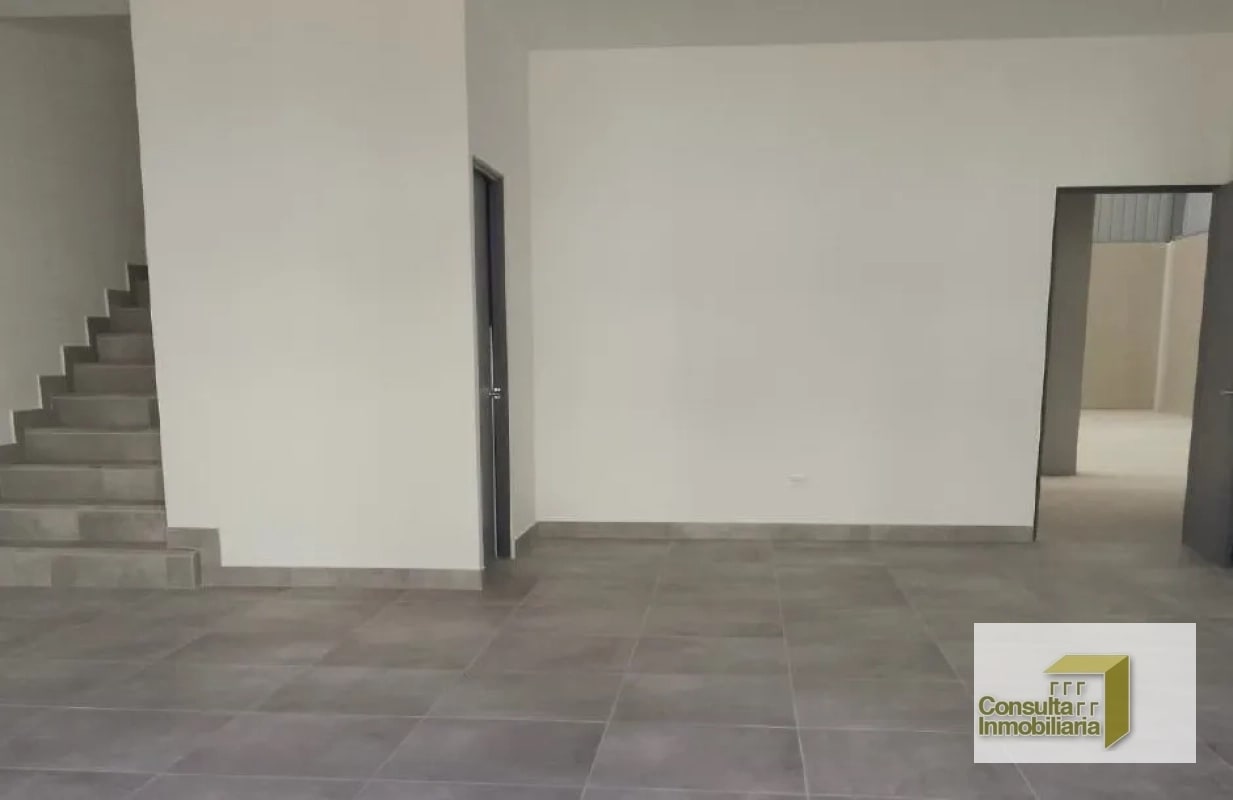 Ofibodega/ Complejo nuevo el Encinal/ 439.30 M2 - 6