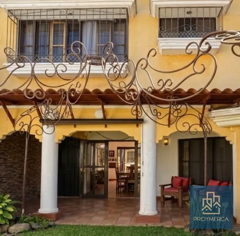 Casa en venta, Estilo colonial, Sobre 20 calle Zona 10 - 13