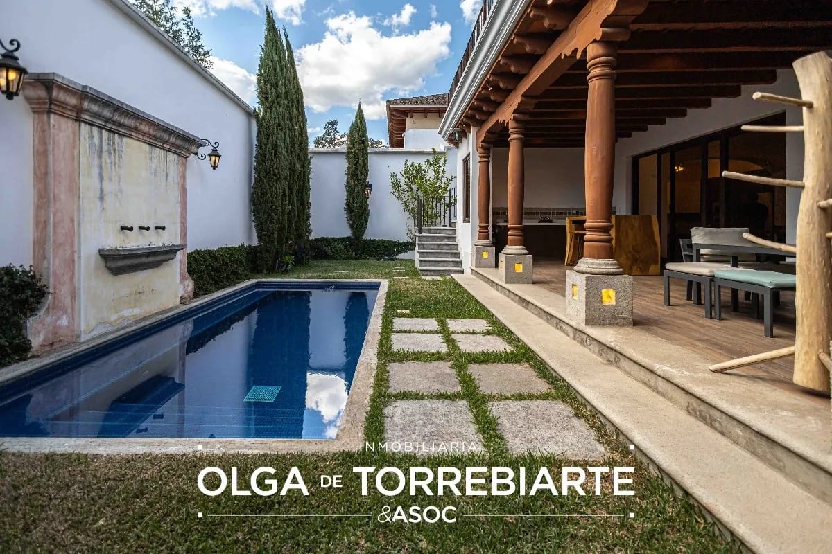 Casa en Condominio El Obispo, Antigua Guatemala — Casa en Alquiler en Antigua, Sacatepéquez — foto 1 de 17