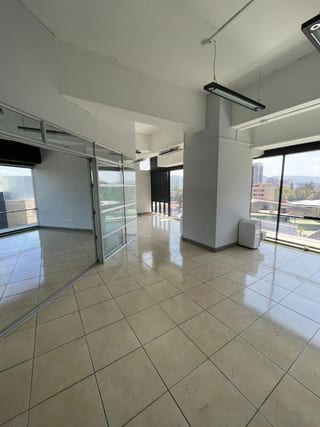 Oficina en Venta - Edificio Design Center - Zona 10 — Oficina en Venta en Design Center, Zona 10, Guatemala, Ciudad — miniatura 4 de 12