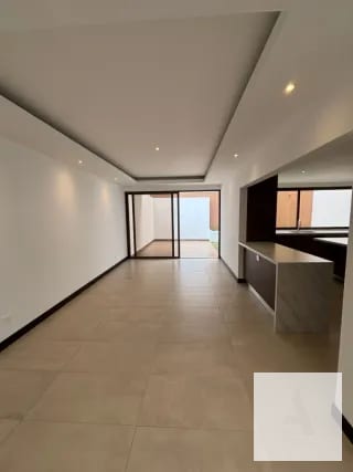 Casa nueva de lujo en venta | Lomas de San Isidro, zona 16 — Casa en Venta en Lomas de San Isidro, Zona 16, Guatemala, Ciudad — miniatura 11 de 15