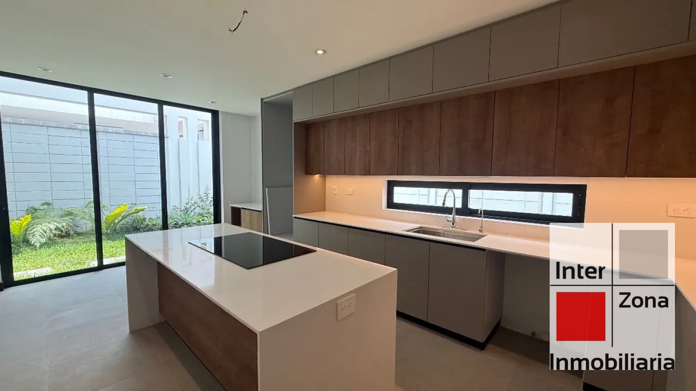 Casa en renta en Zona 10 - 11