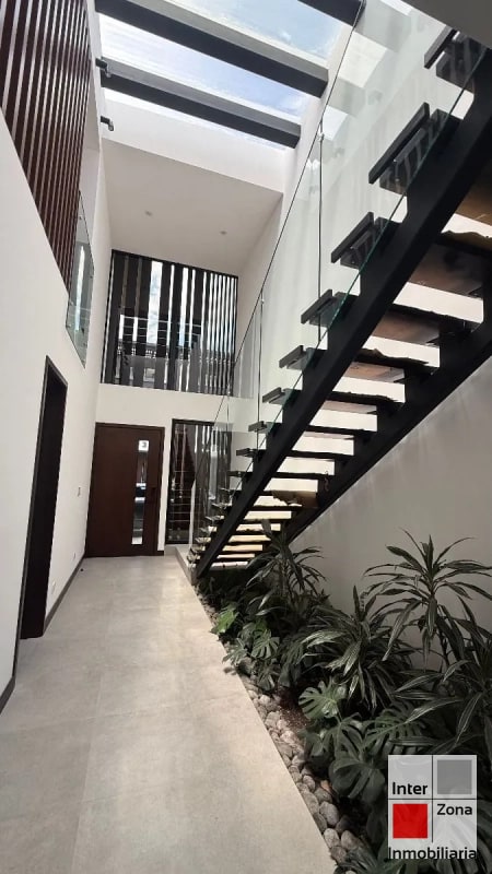 Casa en renta en Zona 10 - 10