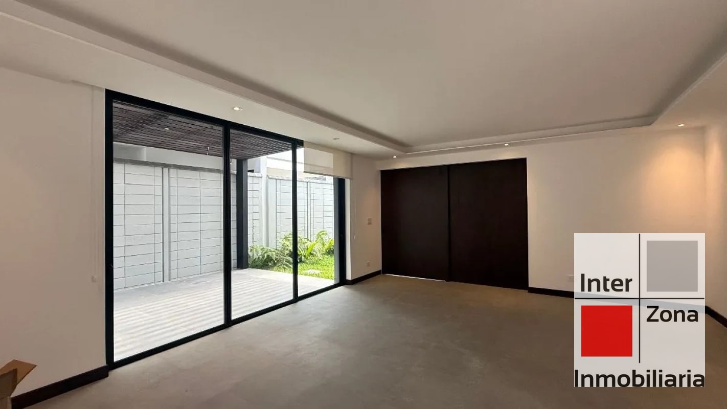 Casa en renta en Zona 10 - 8