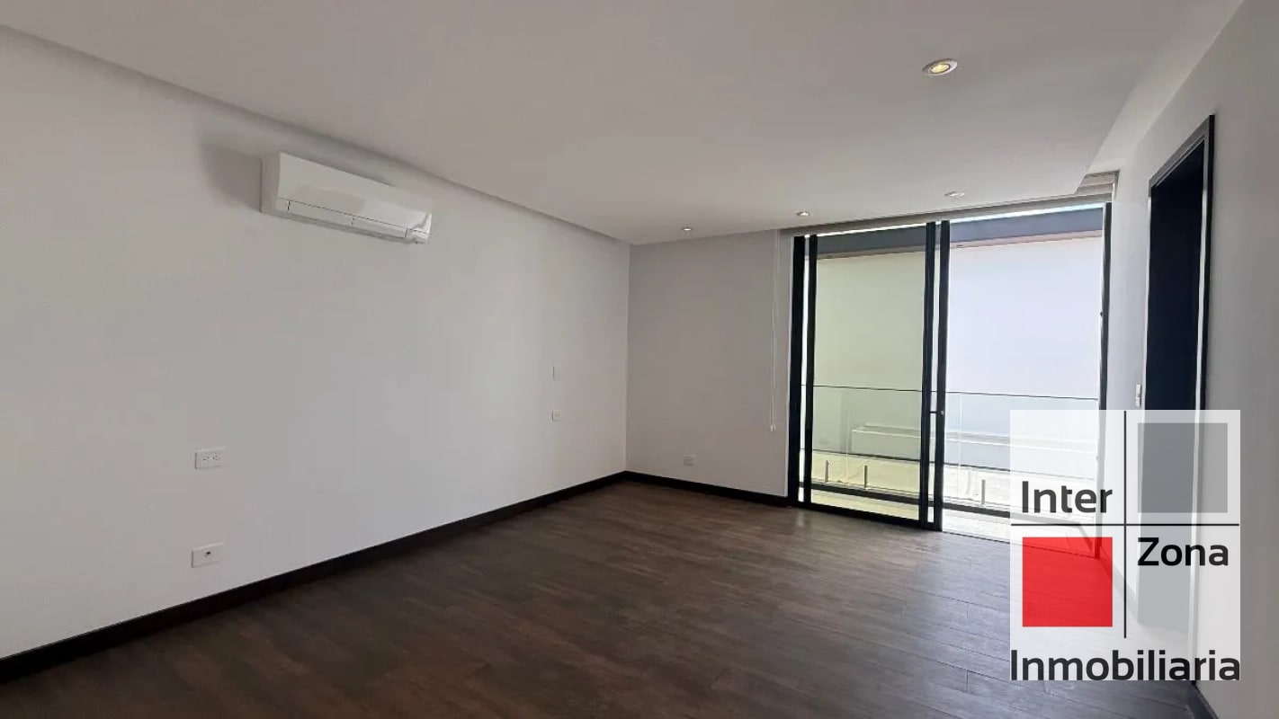 Casa en renta en Zona 10 - 1