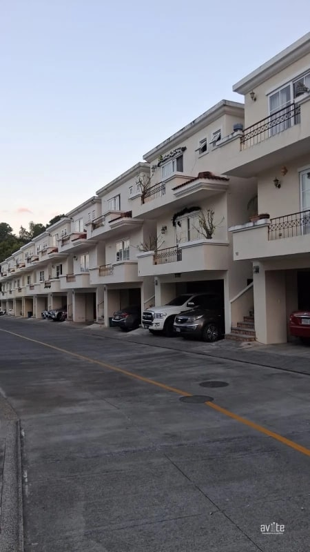 Condado San Nicolas 3.   Casa de 3 niveles en venta Q1,950,000 más impuestos - 14