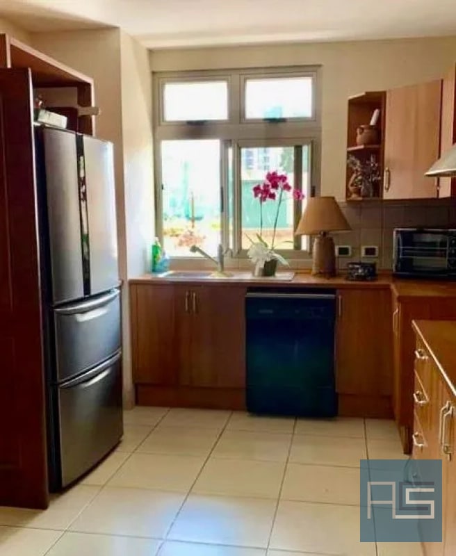 En RENTA - Amplio Apartamento ubicado en sector exclusivo de Oakland Zona 10 - 15
