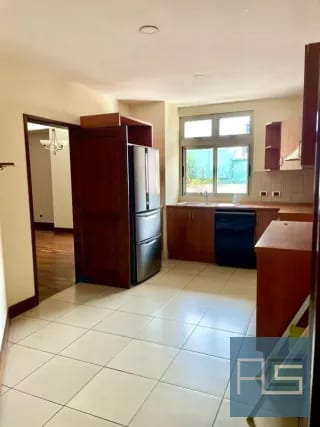 En RENTA - Amplio Apartamento ubicado en sector exclusivo de Oakland Zona 10 — Apartamento en Alquiler en Oakland I, Zona 10, Guatemala, Ciudad — miniatura 15 de 17