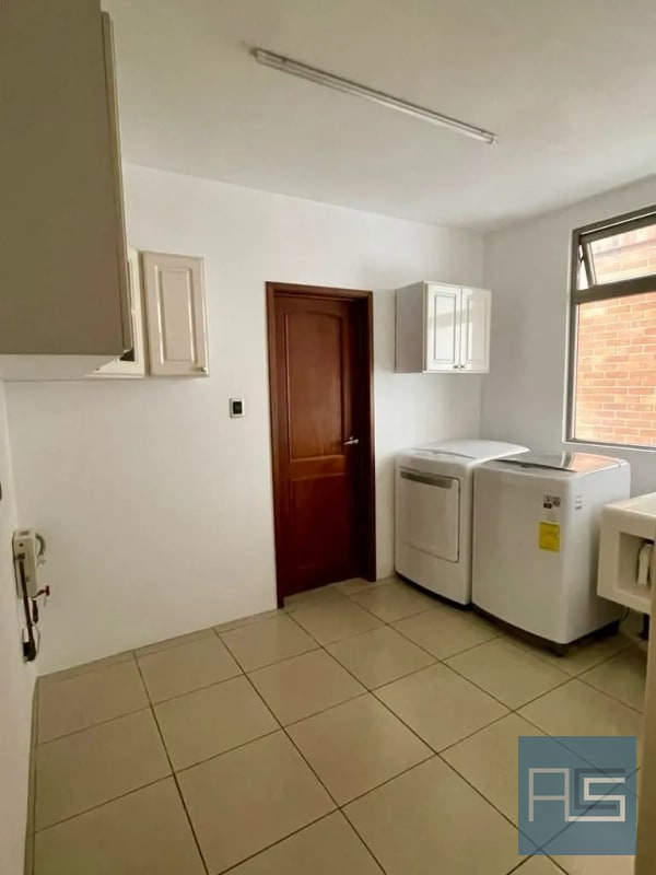 En RENTA - Amplio Apartamento ubicado en sector exclusivo de Oakland Zona 10 - 3