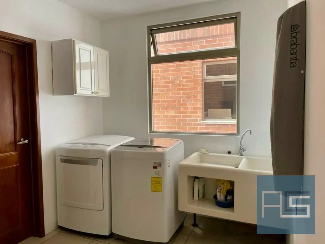 En RENTA - Amplio Apartamento ubicado en sector exclusivo de Oakland Zona 10 - 2