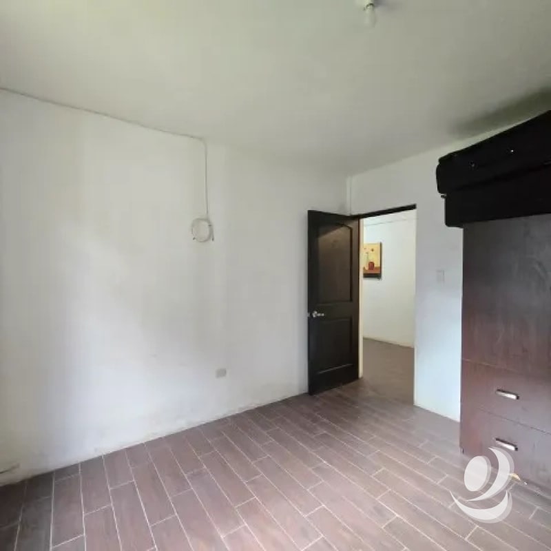 Casa con Jardín en Venta San Lucas Sacatepéquez - 5