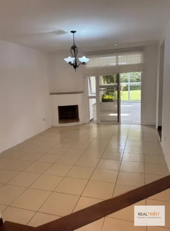 Hermosa casa grande en Residencial Los Diamantes - 11