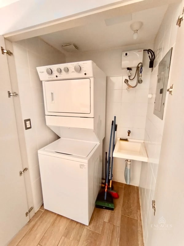 Zona 11 • Apartamento Semiamueblado en Renta • Edificio Tribeca - 12