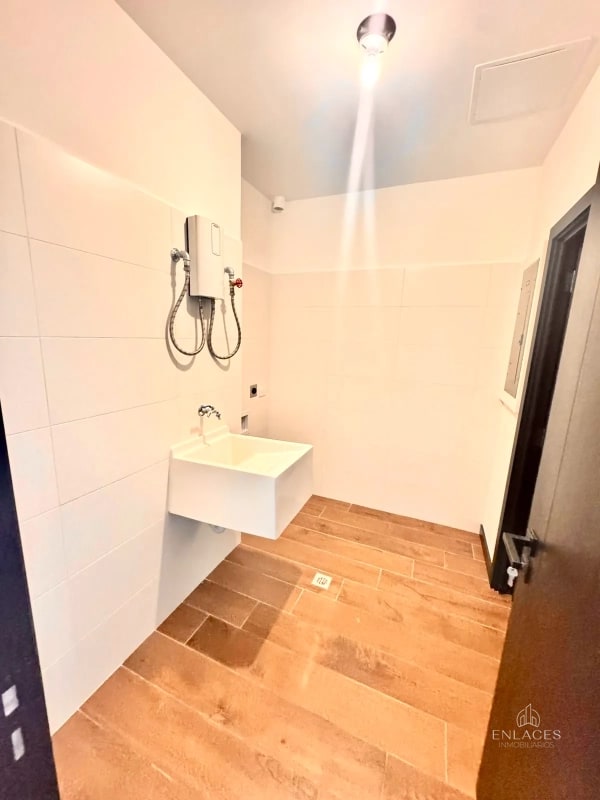 Zona 16 • Apartamento en Renta • Lirios de Cayalá - 8