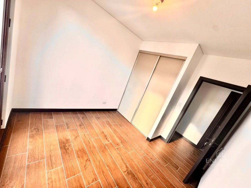 Zona 16 • Apartamento en Renta • Lirios de Cayalá - 4