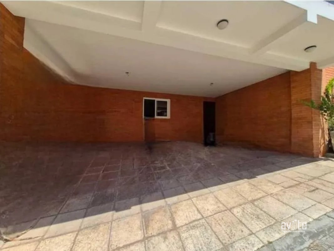 Casa dentro de Condominio, cerca de Cayala y URL   Q3,700,000 más impuestos - 13