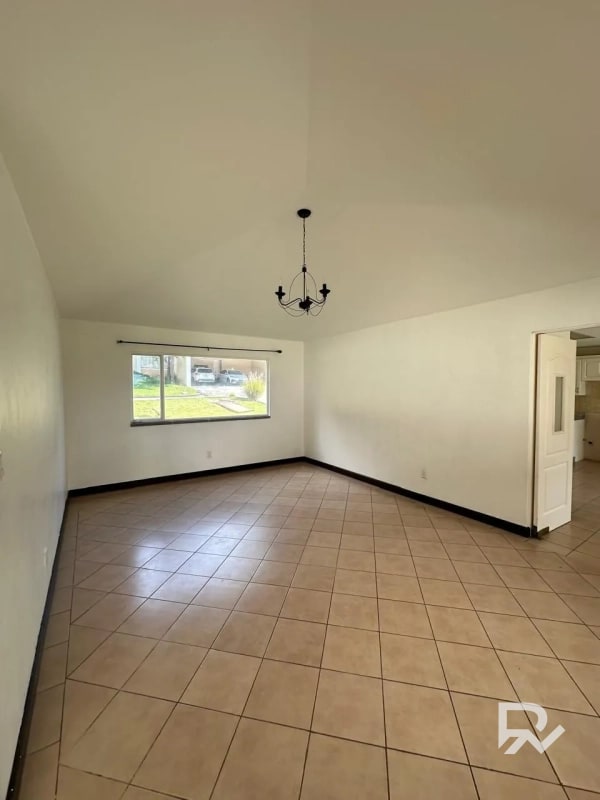 Alquilo casa de 1 nivel en Condominio Casa y Campo CAES - 11