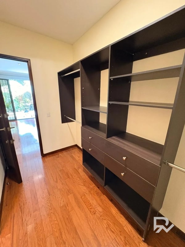 Alquiler o venta de apartamento en Edificio Plenum zona 14 - 10