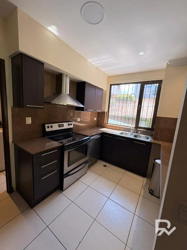 Alquiler o venta de apartamento en Edificio Plenum zona 14 - 7