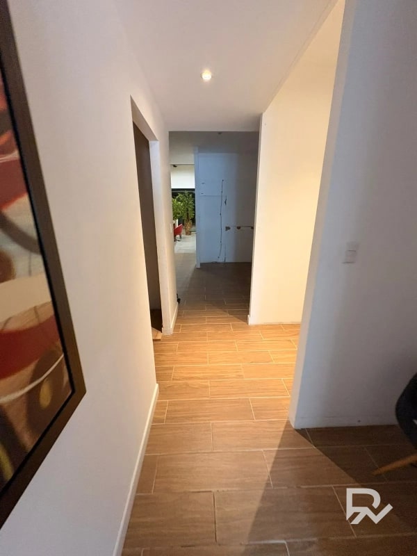 Alquilo local comercial en zona 9 - 6