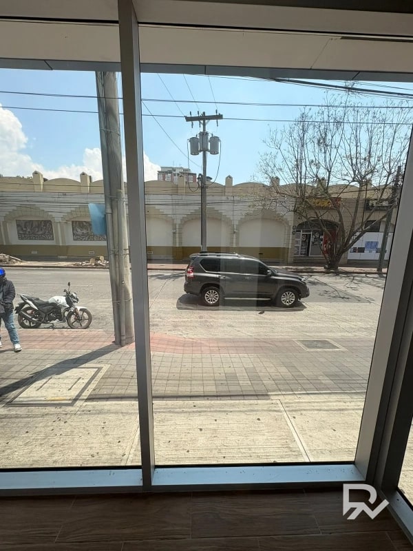 Alquilo local comercial en zona 9 - 1