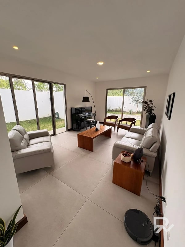 Casa en venta en San José Pinula con diseño Moderno - 15