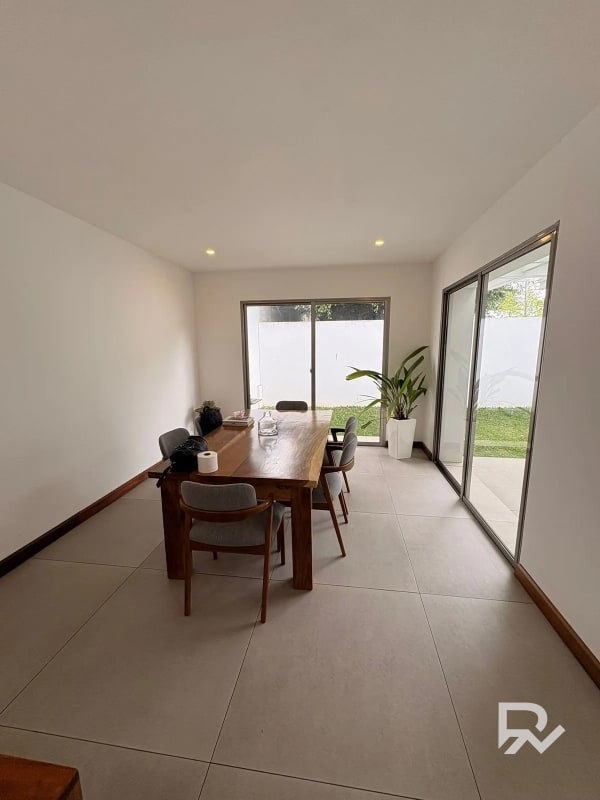 Casa en venta en San José Pinula con diseño Moderno - 14