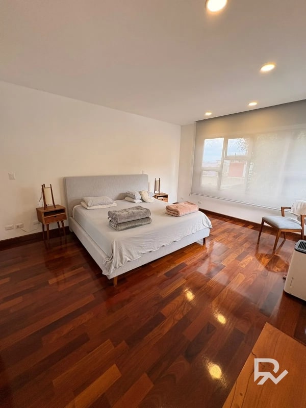 Casa en venta en San José Pinula con diseño Moderno - 11