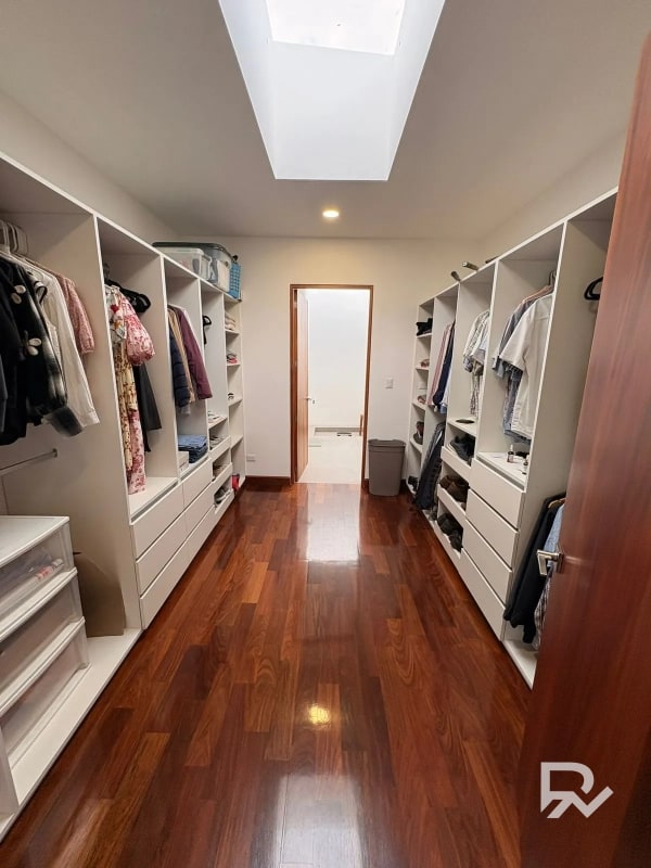 Casa en venta en San José Pinula con diseño Moderno - 8