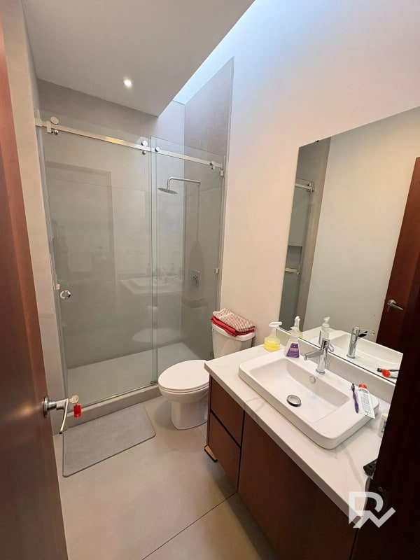 Casa en venta en San José Pinula con diseño Moderno - 7