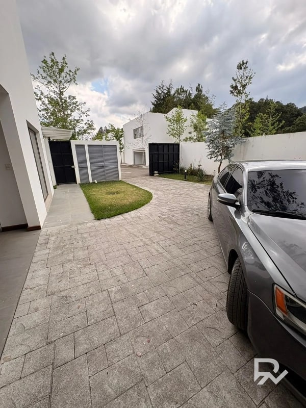 Casa en venta en San José Pinula con diseño Moderno - 2