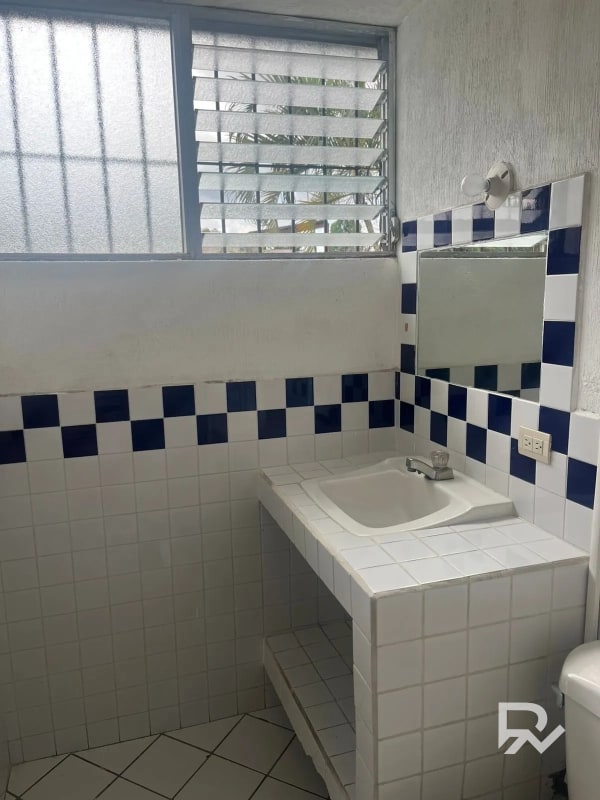 Vendo casa de 2 niveles en Colonia Lourdes zona 16 para Remodelar - 3
