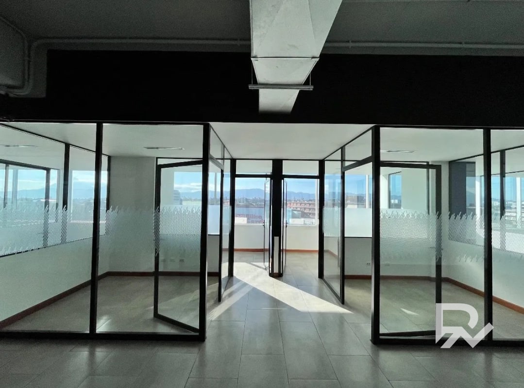 Alquiler de oficina de 524.60 mts tabicada zona 9 Reforma - 6