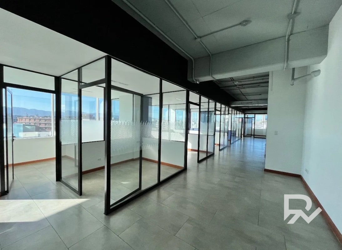 Alquiler de oficina de 524.60 mts tabicada zona 9 Reforma - 5