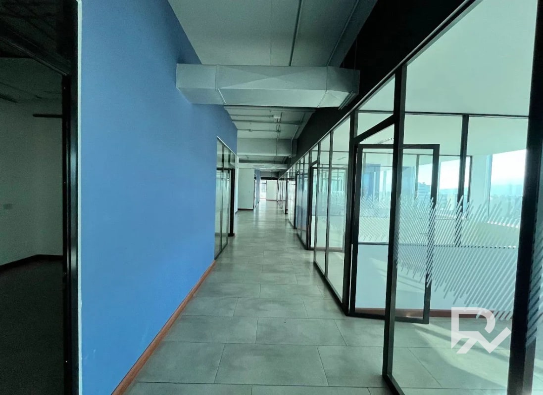 Alquiler de oficina de 524.60 mts tabicada zona 9 Reforma - 4