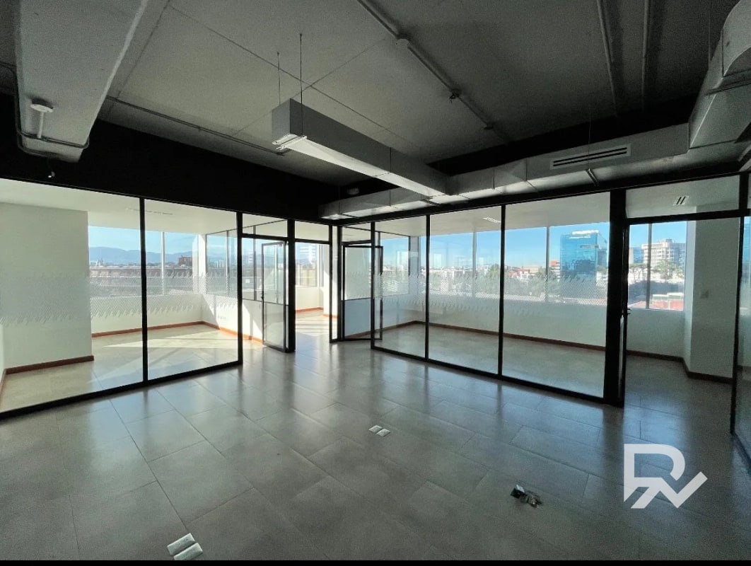 Alquiler de oficina de 524.60 mts tabicada zona 9 Reforma - 1