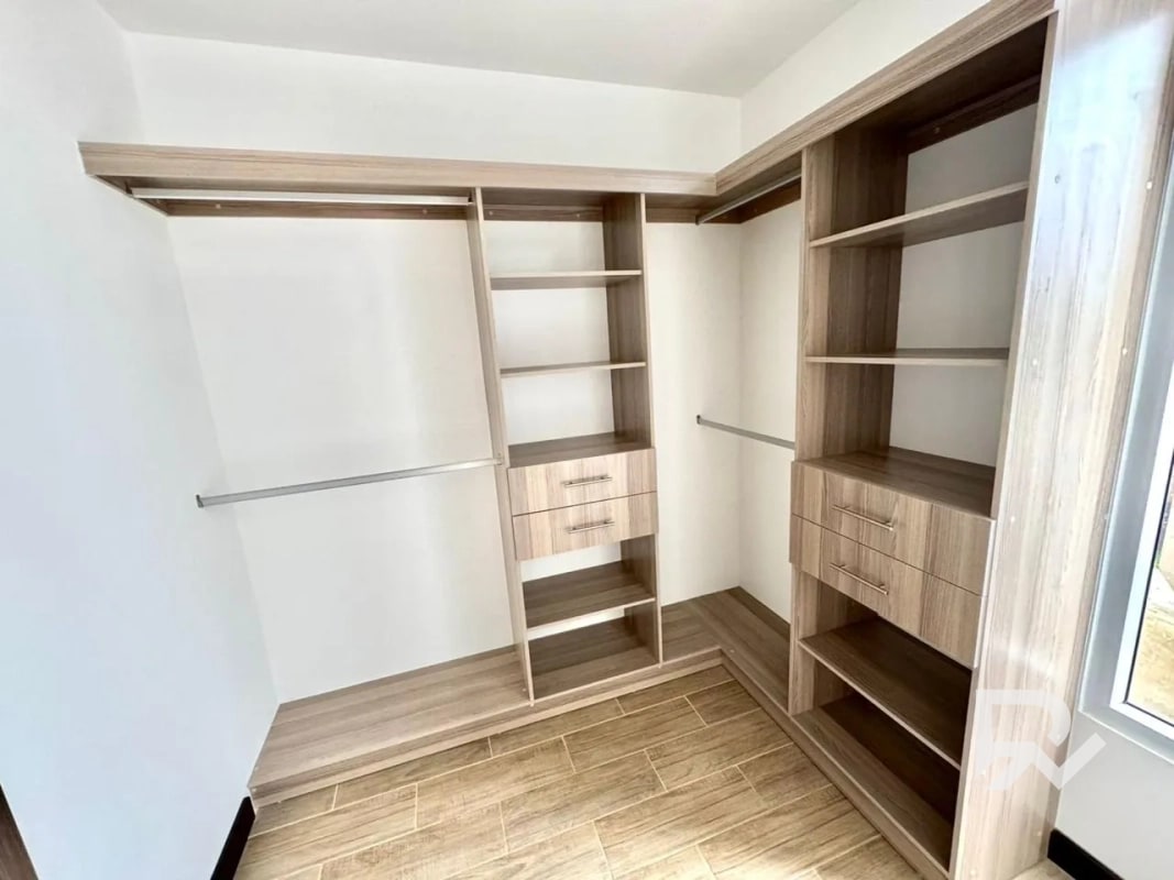 Linda casa en venta para estrenar en Bosques de Santa Elena. - 9
