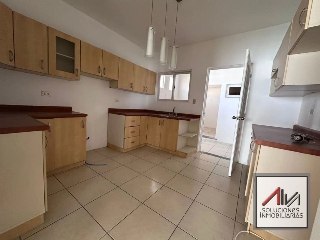 CASA EN VENTA SANTA CATARINA PINULA, LOS CEREZOS KM 18.5 CARRETERA A EL SALVADOR - 11