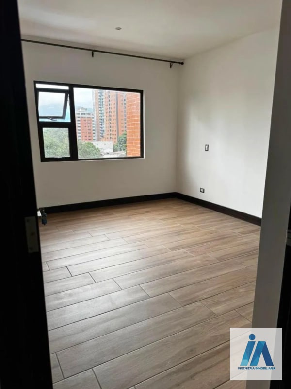 APARTAMENTO EN ALQUILER📍 Edificio Vivalt, Zona 10 Una propiedad que destaca, brindando amplitud y sofisticación. - 9