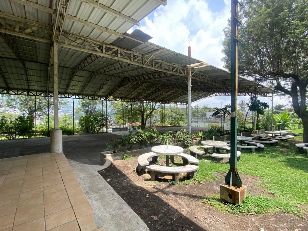 PRECIOSA PROPIEDAD DE ESQUINA EN ALOTENANGO  FRENTE A LA RN14 — Terreno en Venta en Alotenango, Sacatepéquez — foto 7 de 14
