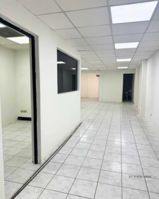 CASA EN RENTA EN ZONA 6  PARA USO COMERCIAL FRENTE A LA PARADA DEL TRANSMETRO - 6